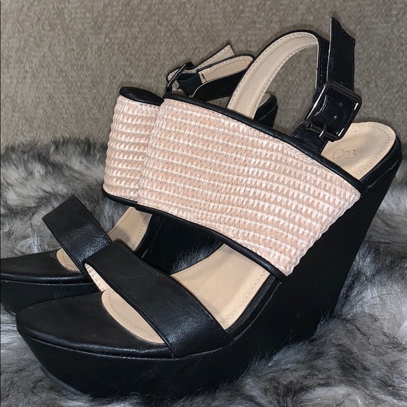 Black & Tan Wedges - Picture 7 of 9